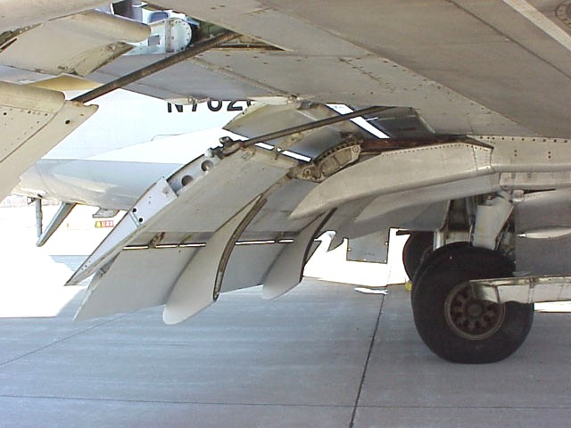 Triple slotted flaps on Boeing 727